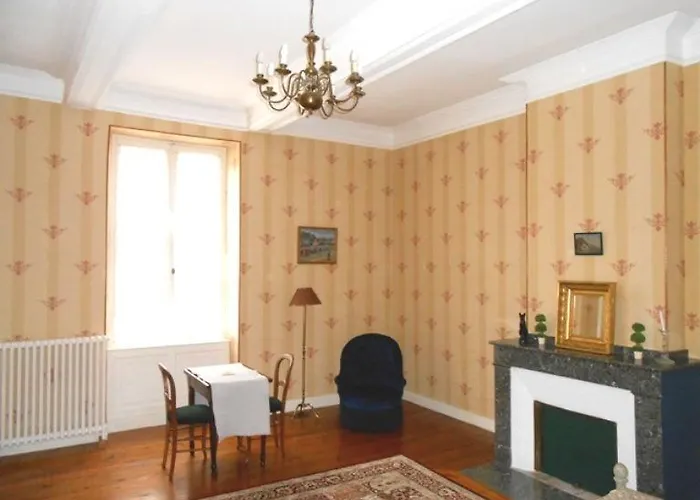 Bed & Breakfast Chateau De Michel De Lanes 3*